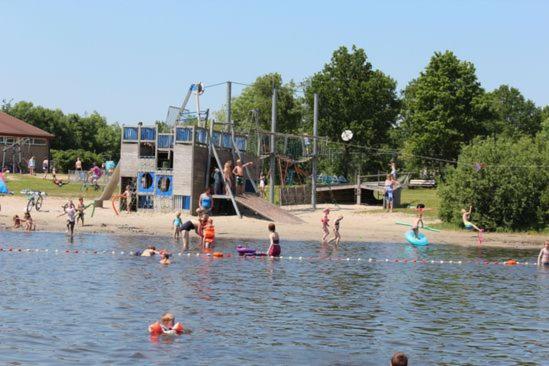 Stacaravan Op 5 Sterren Vakantiepark De Kuilart Friesland Aan Het Meer Met Zwembad 5P 237 Koudum Kültér fotó